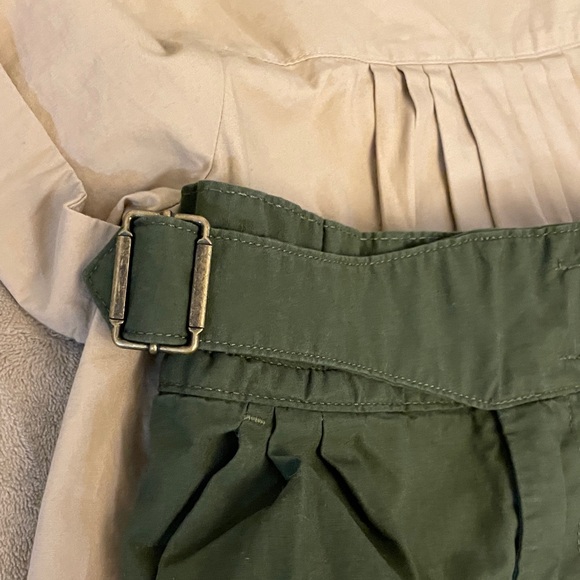 Banana Republic Baby 4T Beige Button-Up Shirt and Green Shorts Set - Picture 6 of 7